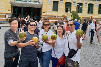 Private Ho Chi Minh City Tour from Port & Vietnamese Egg Coffee - Independence Palace and the People’s Committee Building: politics you can picture