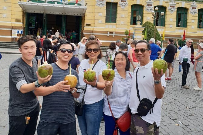 Private Ho Chi Minh City Tour from Port & Vietnamese Egg Coffee - Independence Palace and the People’s Committee Building: politics you can picture