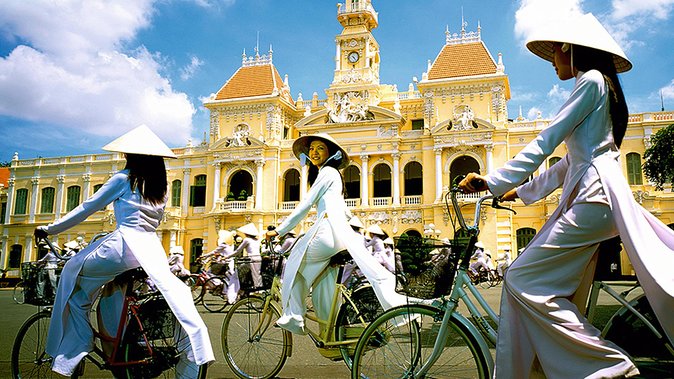 Private Ho Chi Minh City Tour Full day Trip - Notre Dame Cathedral of Saigon plus Reunification Palace and War Remnants Museum