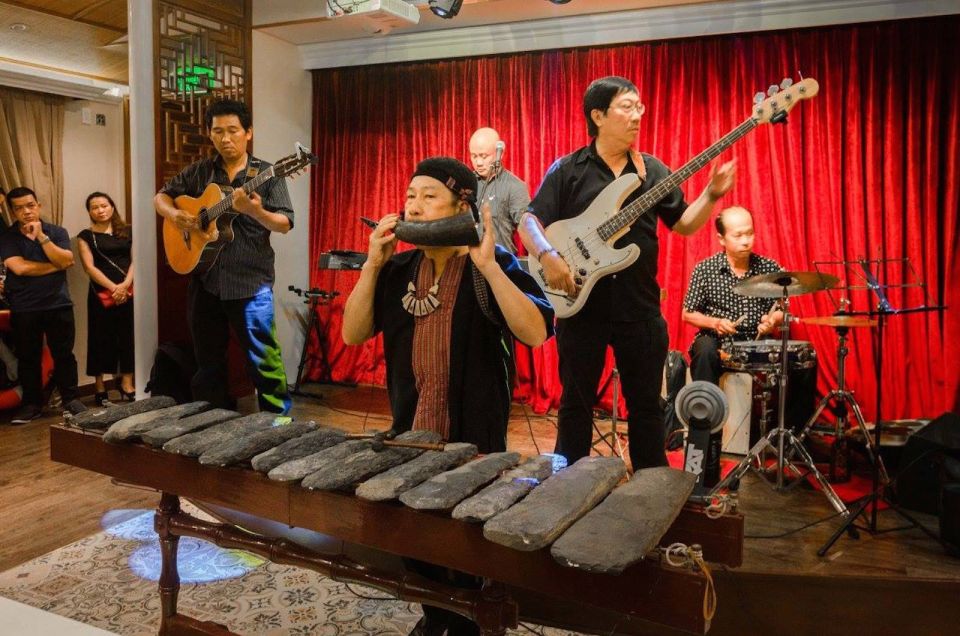 Private Jeep Tour Saigon by Night & Cruise Dinner with Music - The guide experience: Wah (and why people matter)