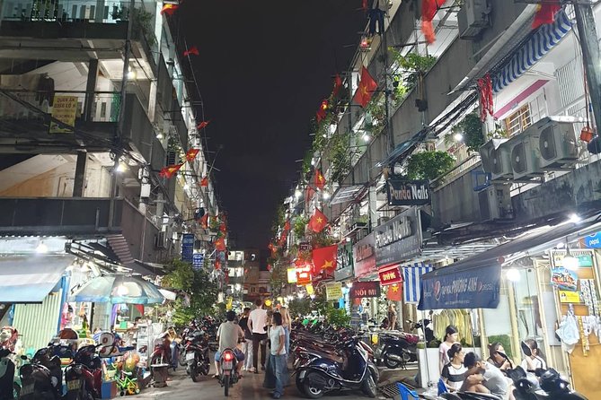 Private sight-seeing motorbike tour with local expert/student in HCMC - Ho Thi Ky Flower Market: the city’s biggest color break