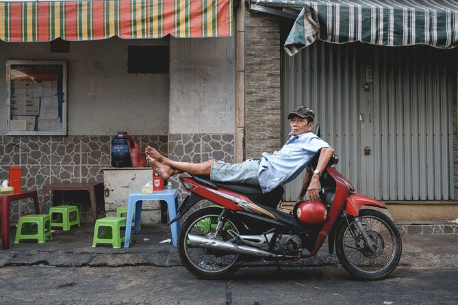 Private Sunset Photography Tour - Travel through history and time - Stop 3: Cong Vien 23 Thang 9 and underground character shots