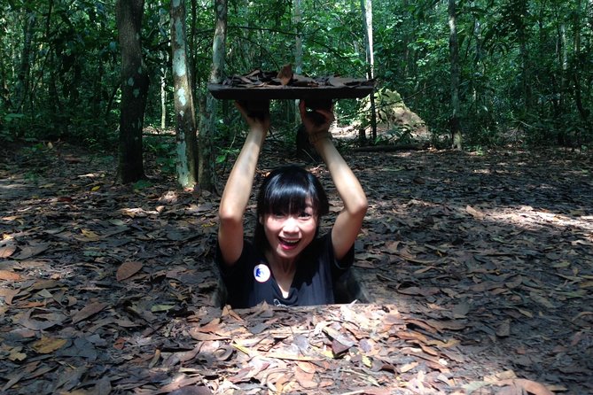 Private Tour: Cu Chi Tunnels and Cao Dai Temple - Cao Dai Temple ceremony: color, ritual, and a religion with mixed roots