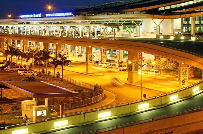 Private transfer Tan Son Nhat Airport (SGN) - Hotels In City - The 30–45 Minute Ride to Tan Son Nhat Airport: Comfort and Timing