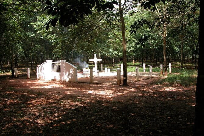 Remembering Long Tan- Nui Dat Battle : A Tour of Historic Sites - Entering the Nui Dat battle area: 161 Kiwi and the memorial trail