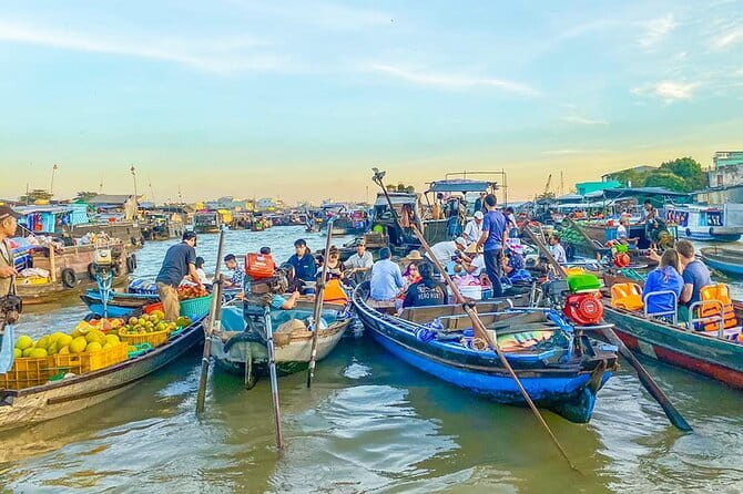 Saigon After Dark Foodie Tour by Army Open Air Jeep 4 Hours - Stop 2: Independence Palace area, plus banh xeo and nem lui