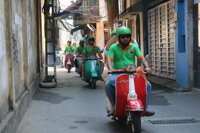 Saigon After Dark Vespa Street Food Tour + Live Music 4 hours - Stop 2: Seafood plus banh xeo and nem lui