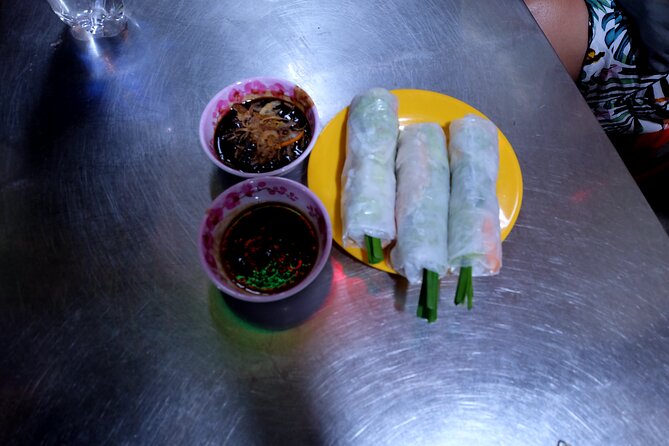Saigon at Night Walking Street Food Tour - Stop 2: Nguyen Thien Thuat apartment buildings and everyday Saigon life