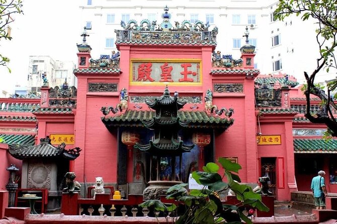 Saigon City Sights & War Remnant Museum on Scooter - The included food stop: how bún bò Huế fits the day