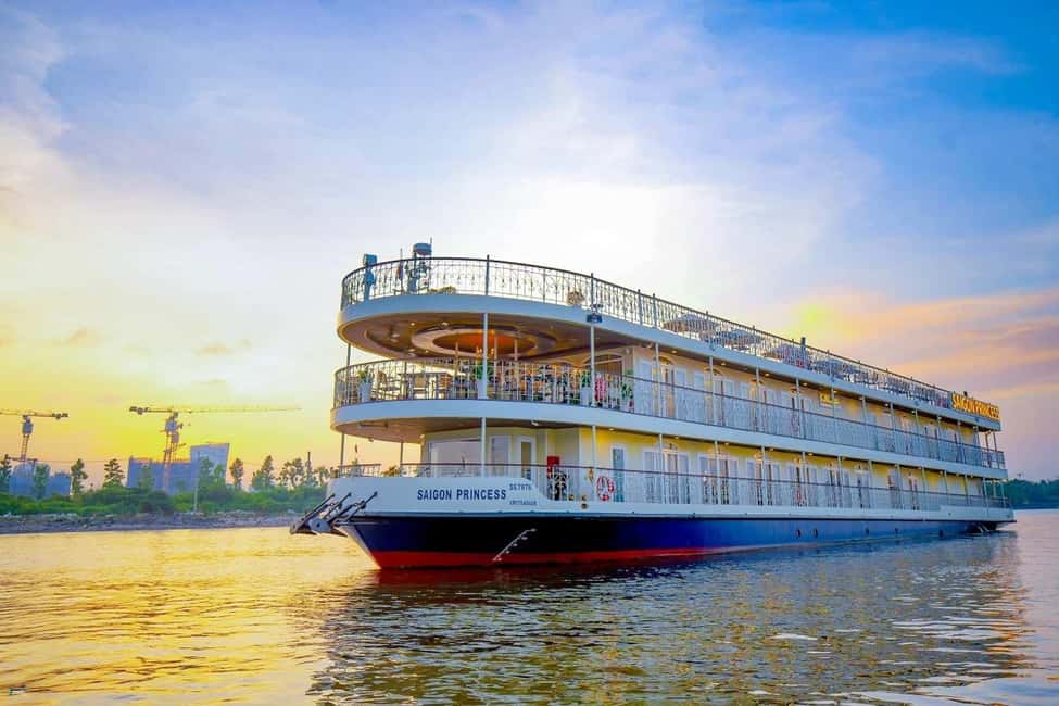 Saigon Dinner On Cruise Tour With Private Table - Best For Couples, Date Nights, and First-Time Viewpoints