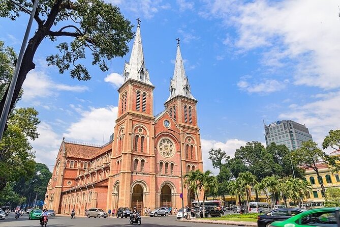 Saigon Highlights Full Day Tour - English-speaking guide stories: what makes the tour feel personal