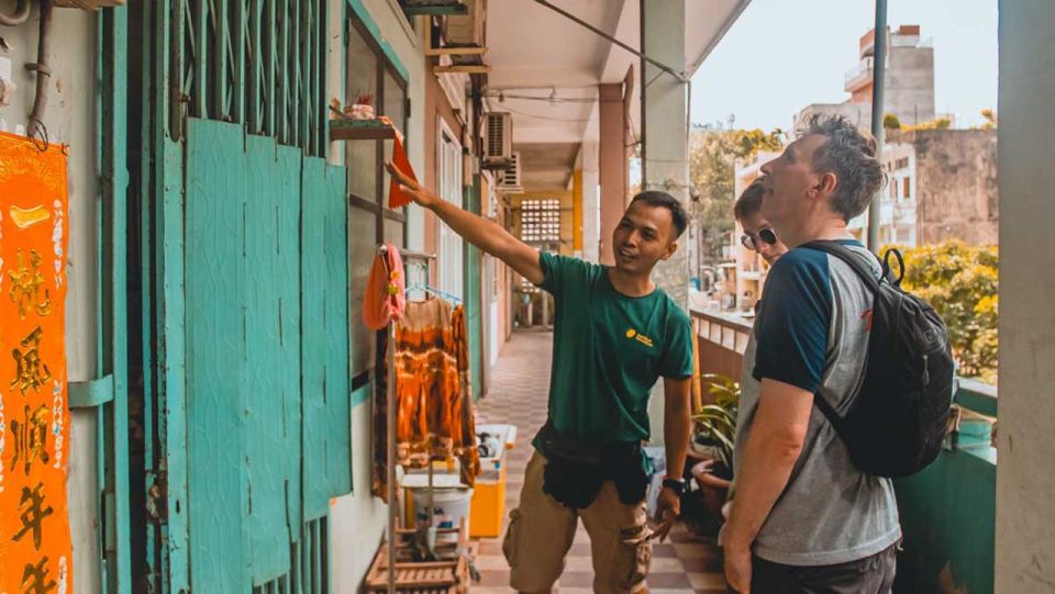 Saigon Off-the-Beaten Path-Cycling Tour in Ho Chi Minh City - District 5 and Cho Lon: getting oriented in Chinatown