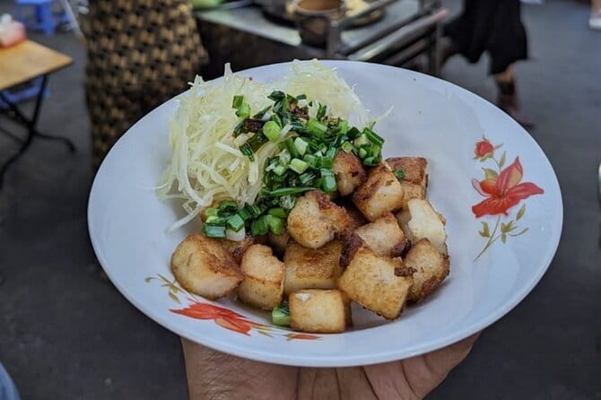 Spring Private Saigon Tour: Highlights & Hidden Gems, and More! - Iconic sights plus photo-friendly alley walking