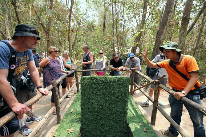 Tales of Cho Lon Cultural Walking Private Tour - Chợ Thủ Đô Food Stop: Old Coffee, Cantonese Snacks, Street Life