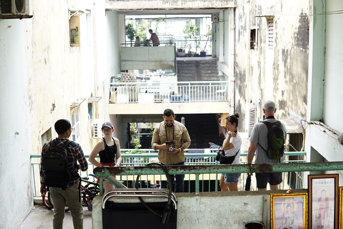 Using Medium Format film camera to discover Saigon - Ninety-Year Coffee Stop and the 1968 Building Moment