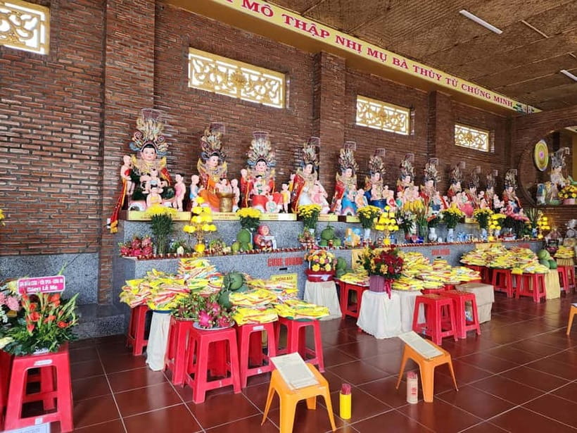 VIP Tour Authentic Mekong Delta & Local pagoda by SpeedBoat - Rowing through narrow canals: the moment everyone remembers