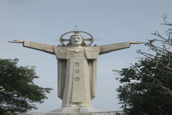 Vung Tau Beach full day tour from Ho Chi Minh City - Bai Biển Vung Tàu beach time: sun, swimming, and what to expect