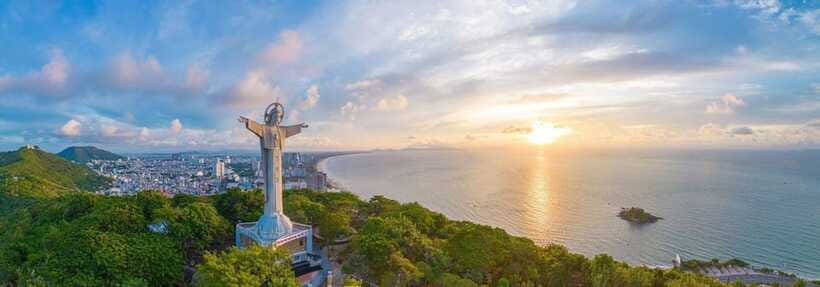 Vung Tau Beach Full Day Trip From Ho Chi Minh City - Bạch Dinh (White Palace) and Mũi Nghinh Phong: Coastline Photos Without the Stress